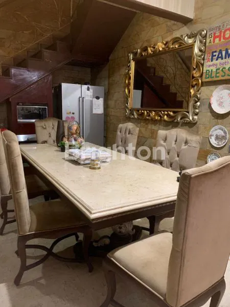 image RUMAH PRIBADI ELEGAN DI JANTUNG BINTARO SEKTOR 5 (8)