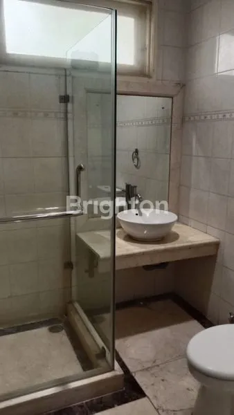 image RUMAH SEWA MEWAH FULLY-FURNISHED DI PONDOK INDAH, JAKARTA SELATAN (6)