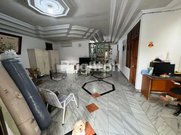 RUMAH MEWAH 3 LANTAI DI KEMAYORAN, JAKARTA PUSAT, AKSES MUDAH