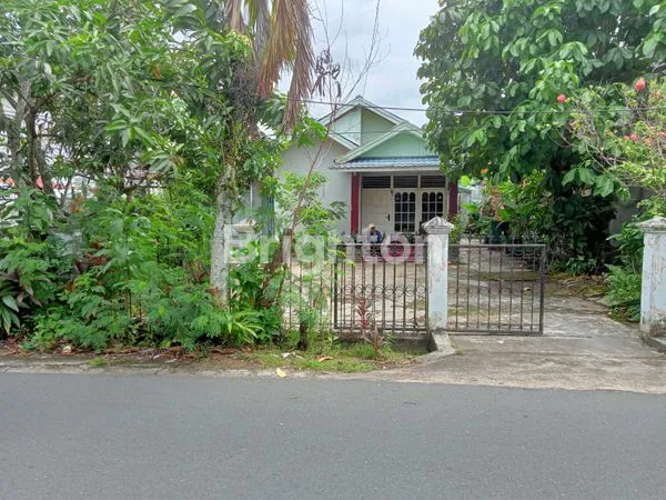 RUMAH SEDERHANA DI JALAN SEJARAH NO 57B SEI JAWI PONTIANAK