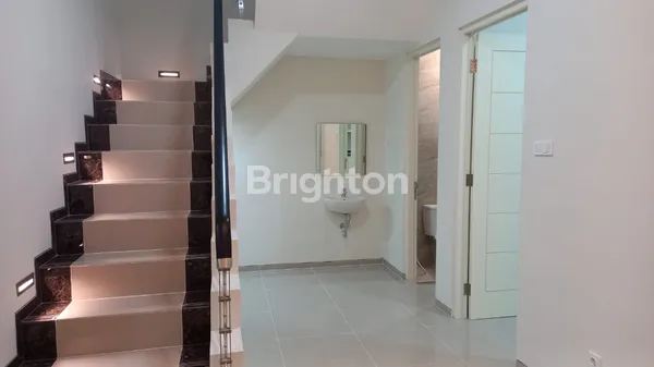 image RUMAH MINIMALIS SIAP HUNI 2 LANTAI DI PAKUWON CITY DEKAT MANYAR DAN GALAXY MALL (4)