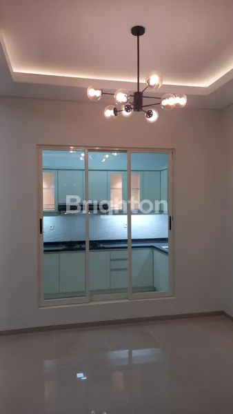 image RUMAH MINIMALIS SIAP HUNI 2 LANTAI DI PAKUWON CITY DEKAT MANYAR DAN GALAXY MALL (5)