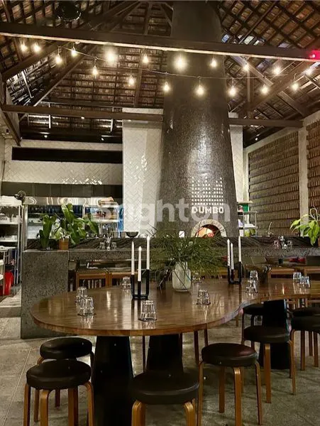 RESTAURANT 2 LANTAI DENGAN RANCANGAN ARSITEKTUR TERBAIK, PERABOTAN MEWAH SUDAH  LENGKAP TINGGAL LANJUT, BERLOKASI DI UBUD DEKAT BINTANG SUPERMARKET