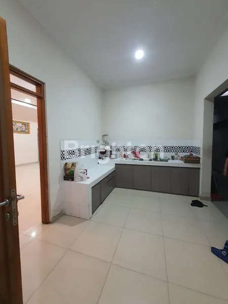 image RUMAH SEMI FURNISHED 240M² LB DEKAT PASKAL HYPERSQUARE (8)