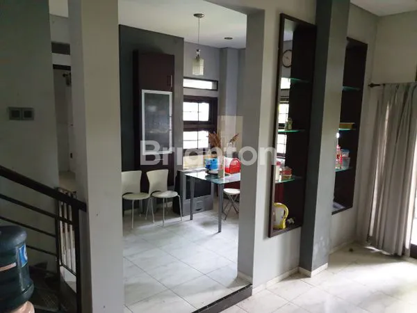 image RUMAH MEWAH DI PAPANDAYAN KOTA SEMARANG ATAS (4)