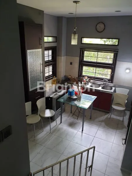 image RUMAH MEWAH DI PAPANDAYAN KOTA SEMARANG ATAS (2)