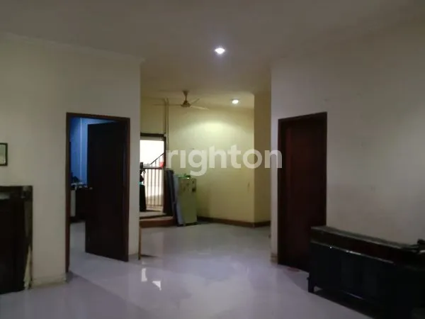image RUMAH SIAP HUNI 2.5 LANTAI DI METLAND JAKTIM (3)