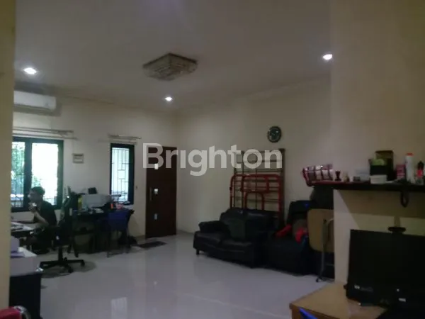 image RUMAH SIAP HUNI 2.5 LANTAI DI METLAND JAKTIM (2)