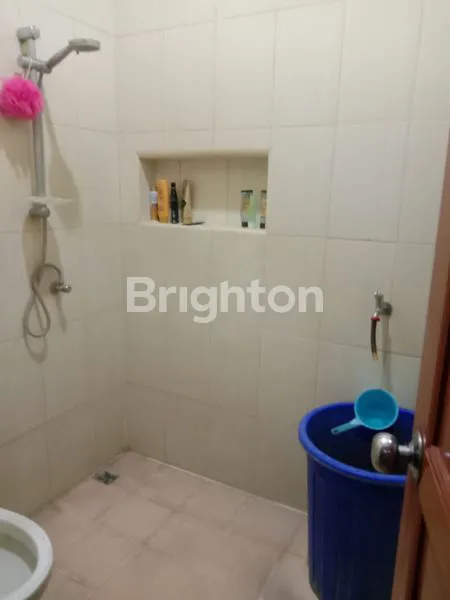 image RUMAH SIAP HUNI 2.5 LANTAI DI METLAND JAKTIM (8)