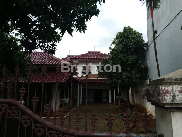 RUMAH DENGAN LAHAN LUAS DI JATIBENING