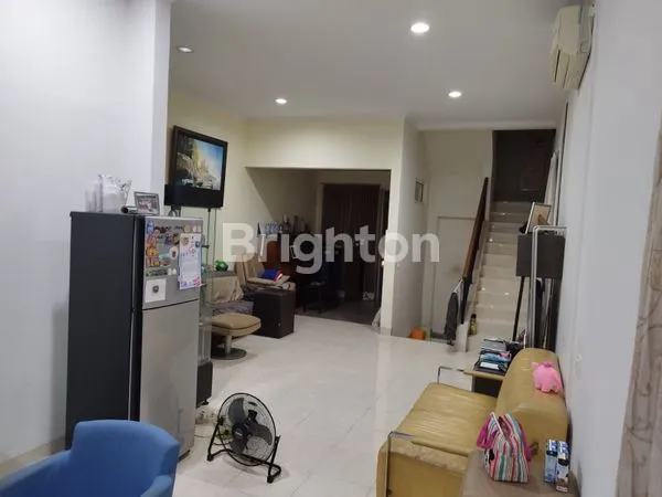 image RUMAH THE SPRING CLUSTER CANARY GADING SERPONG  (1)