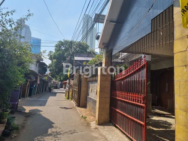image RUMAH LUAS & KOKOH DI TANJUNG DUREN, JAKARTA BARAT (1)