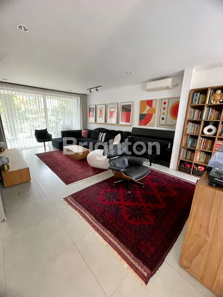 image RUMAH ESTETIK DI CLUSTER PREMIUM JAKARTA SELATAN (4)