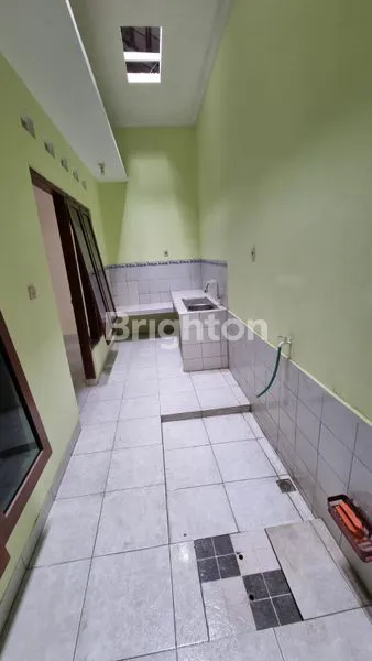 image RUMAH SIAP HUNI LINGKUNGAN PERUMAHAN LOKASI DEKAT MALL AMBARRUKMO PLAZA (2)