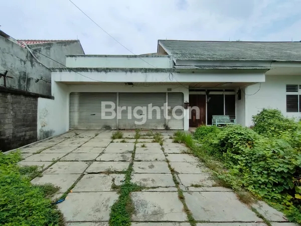 image DIJUAL RUMAH BESAR DI KEBON JERUK, LUAS, DEKAT JALAN RAYA (1)