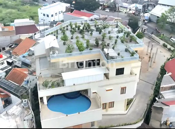 image RUMAH SULTAN BANDUNG 3 LANTAI, KOLAM RENANG, BASEMENT, RUANG FITNESS, RUANG KARAOKE.SEMI FURNISH PREMIUM (4)