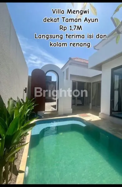 VILA DENGAN VIEW ALAM PERSAWAHAN  YANG INDAH , TENANG ,NYAMAN ,MEMBUAT MATA MEMANDANG  MENJADI SEGAR  LOKASI JLN MENGWI  ,  KABUPATN , BADUNGB ,BALI
