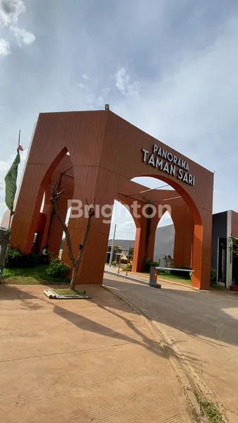 image RUMAH KLASIK 2 LANTAI SIAP HUNI DI PANORAMA TAMAN SARI BEKASI (4)