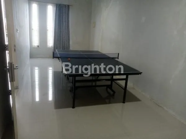 image RUMAH 2,5 LANTAI SIAP HUNI LOKASI PERUMAHAN SANRISE GARDEN JAKARTA BARAT (7)