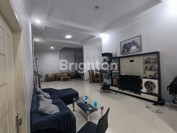 image RUMAH 2,5 LANTAI SIAP HUNI LOKASI PERUMAHAN SANRISE GARDEN JAKARTA BARAT (4)