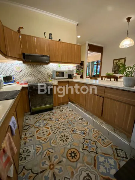 image RUMAH LUAS DI GRIYA MAS – HUNIAN HOEK YANG ASRI DENGAN TAMAN LUAS DAN UDARA SEJUK, LOKASI STRATEGIS DEKAT EXIT TOL PASTEUR KOTA BANDUNG (6)