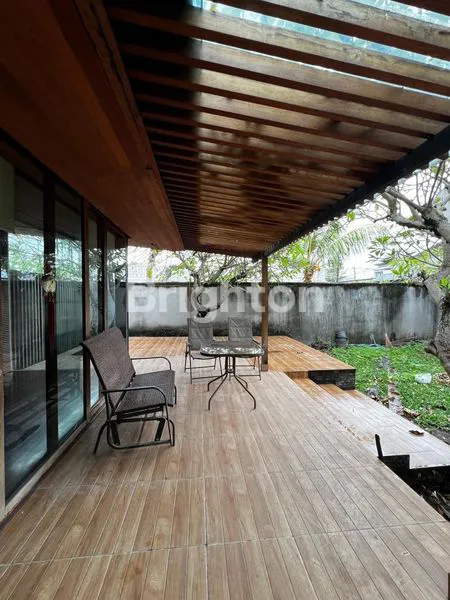 image RUMAH HOOK SEWA JANGKA PANJANG DENGAN ORNAMEN KAYU DI RENON (7)