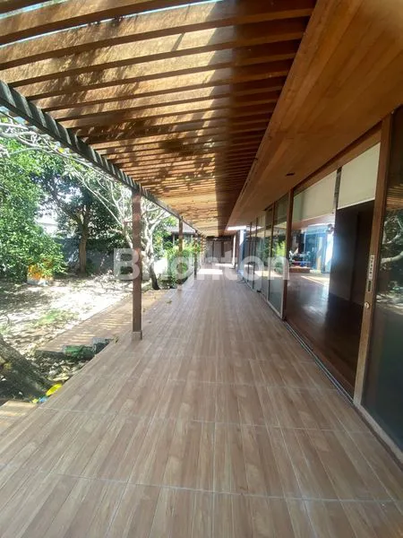 image RUMAH HOOK SEWA JANGKA PANJANG DENGAN ORNAMEN KAYU DI RENON (8)