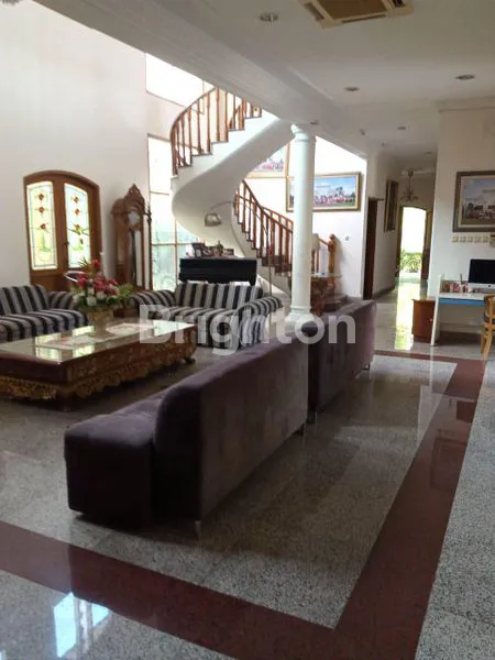 image RUNAH MEWAH DI KEMANG PRATAMA BEKASI (8)