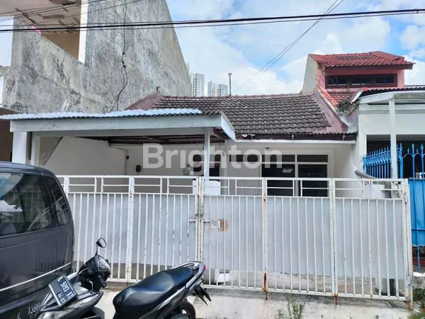 image RUMAH BELAKANG PAPAYA DEKAT DARMO PERMAI PASAR MODERN MAYJEND SUNGKONO LONTAR VILLA VALENSIA SDPS DPU DPT DPB DPS (6)