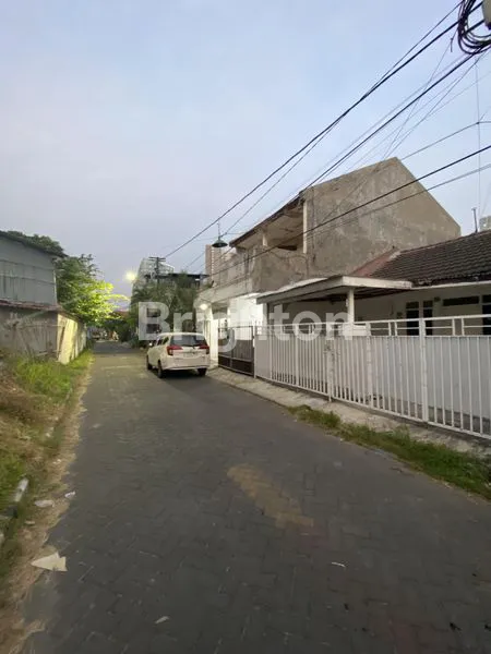 image RUMAH BELAKANG PAPAYA DEKAT DARMO PERMAI PASAR MODERN MAYJEND SUNGKONO LONTAR VILLA VALENSIA SDPS DPU DPT DPB DPS (5)