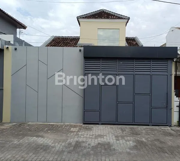 image RUMAH 2 LANTAI FULLY FURNISHED MINIMALIS MODERN DENGAN PAGAR TEMBOK & PINTU GERBANG BAJA (1)