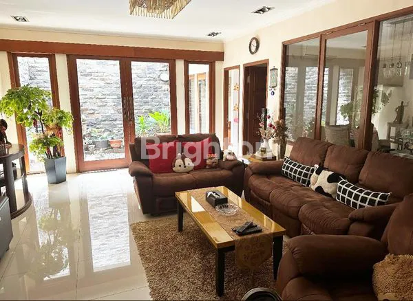 image RUMAH MEWAH 2 LANTAI SEMI FURNISH DI PERMATA AYU, LIPPO KARAWACI (3)