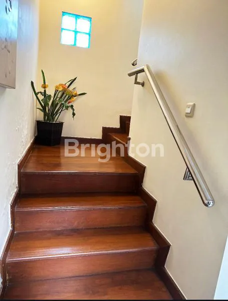 image RUMAH MEWAH 2 LANTAI SEMI FURNISH DI PERMATA AYU, LIPPO KARAWACI (4)