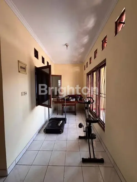 image RUMAH STRATEGIS DI MATRAMAN JAKARTA TIMUR (5)