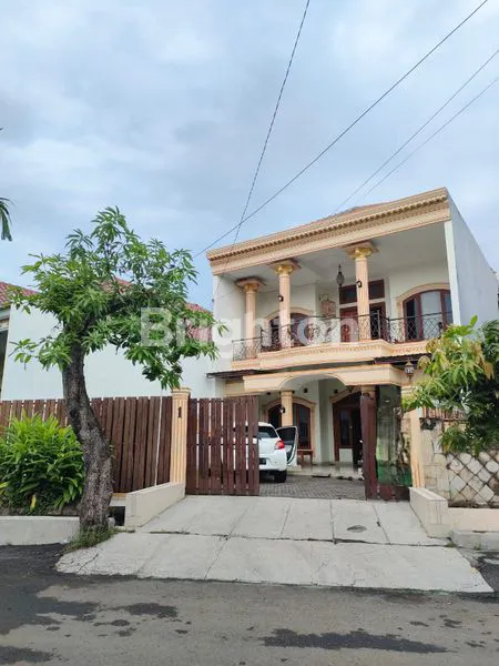 DIJUAL RUMAH DUA LANTAI ISTIMEWA DI LAMPER