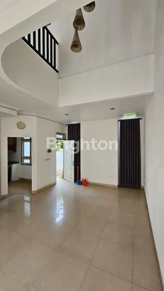 image RUMAH LAMA TAMAN VILLA MERUYA DEKAT MALL PURI INDAH JAKARTA BARAT (7)