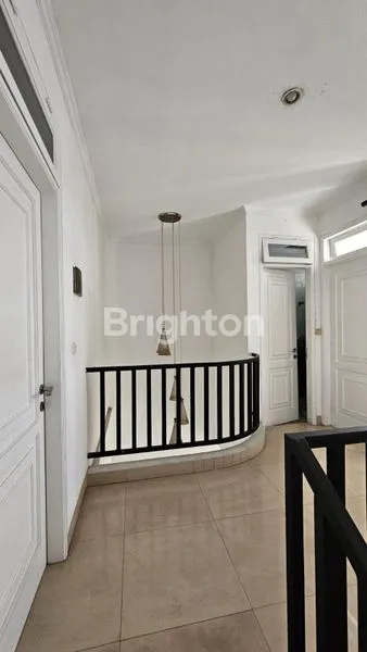 image RUMAH LAMA TAMAN VILLA MERUYA DEKAT MALL PURI INDAH JAKARTA BARAT (6)