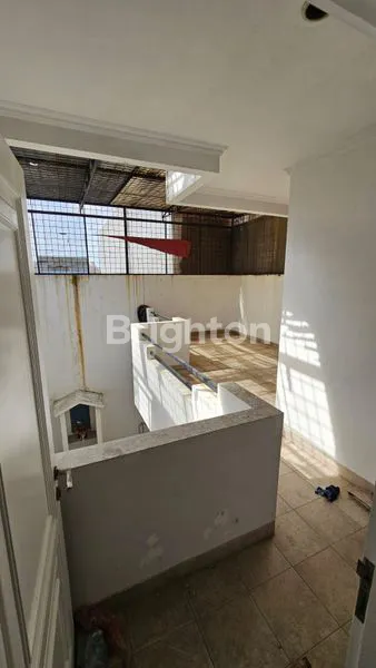 image RUMAH LAMA TAMAN VILLA MERUYA DEKAT MALL PURI INDAH JAKARTA BARAT (2)