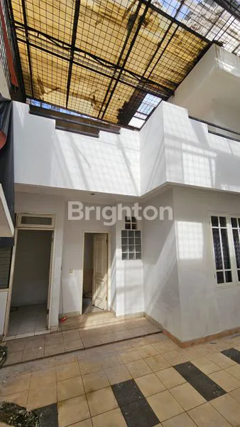 image RUMAH LAMA TAMAN VILLA MERUYA DEKAT MALL PURI INDAH JAKARTA BARAT (1)