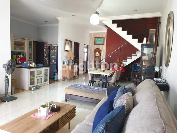 image RUMAH CANTIK 4 BEDROOM NYAMAN DAN TENANG DI PONDOK KELAPA JAKARTA TIMUR (5)