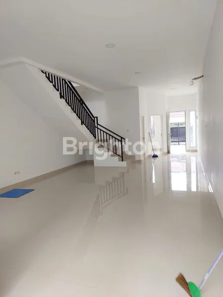 image RUMAH MEWAH 2 LANTAI BEBAS BANJIR DEKAT KAMPUS DI MERUYA JAKARTA BARAT (3)