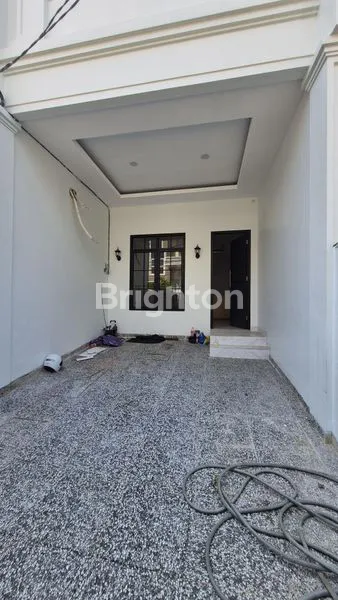 image RUMAH BARU 3 LANTAI SIAP HUNI DURI KEPA (2)