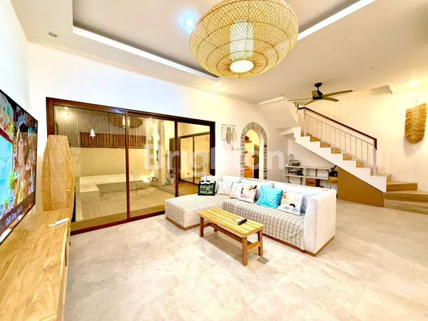 image DI SEWA RUMAH SEMI VILLA JALAN TAMAN SEMIYAK (1)