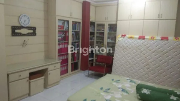 image RUMAH 4 LANTAI (4)