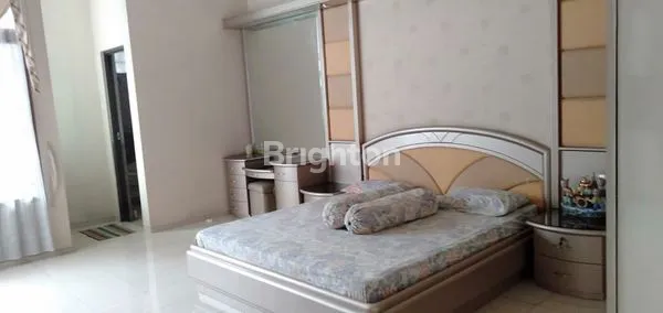 image RUMAH MEWAH 2 LANTAI FURNISHED TENGAH KOTA MALANG HANYA 3 MENIT KE UNM,  UB,  WONDER BRIDGE,  SEKOLAH DEMPO, SANTA MARIA,  DLL (3)