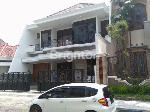 image RUMAH MEWAH 2 LANTAI FURNISHED TENGAH KOTA MALANG HANYA 3 MENIT KE UNM,  UB,  WONDER BRIDGE,  SEKOLAH DEMPO, SANTA MARIA,  DLL (8)