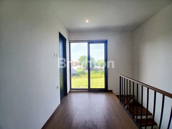 image VILLA 2 LANTAI BARU MODERN TROPIKAL DI SANUR – SEMI FURNISHED (7)