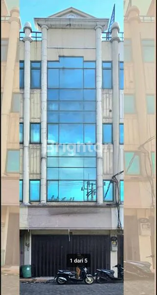 image RUKO LUXURY DI KOMPLEK PENGAMPON SQUARE SURABAYA PUSAT (1)