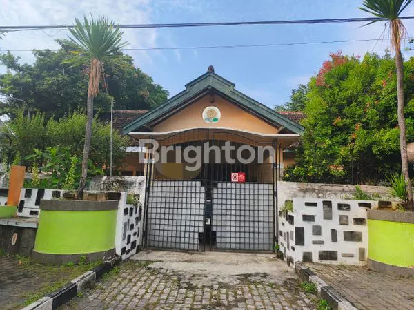 RUMAH LUAS SEBELAH ALUN-ALUN KOTA REMBANG