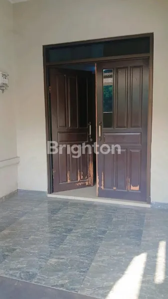 image DIJUAL RUMAH MEWAH SEMI FURNISHED SIDOARJO (2)